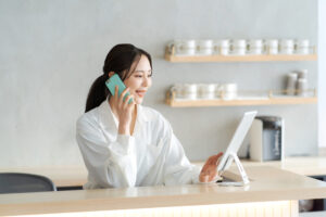 仕事をする女性